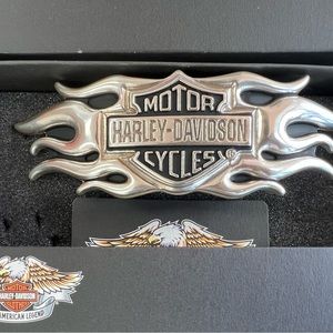 Harley-Davidson mens collectable belt buckle.#9955504V.Nickel plated B&S ,flames